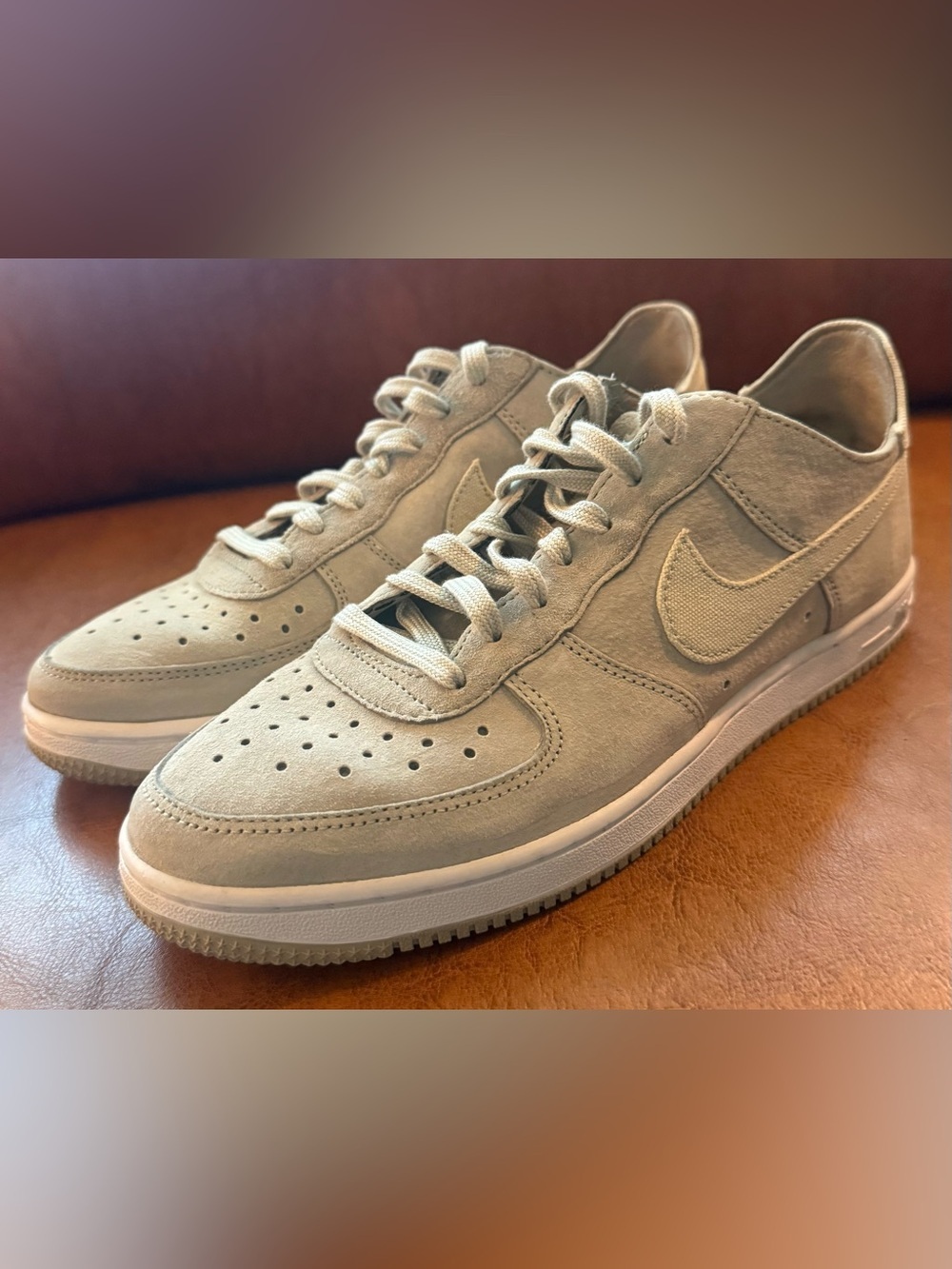 Nike Air Force 1 ’07 SE Suede Women’s Size 7.5 Beige Low Top Sneakers - Picture 1 of 10